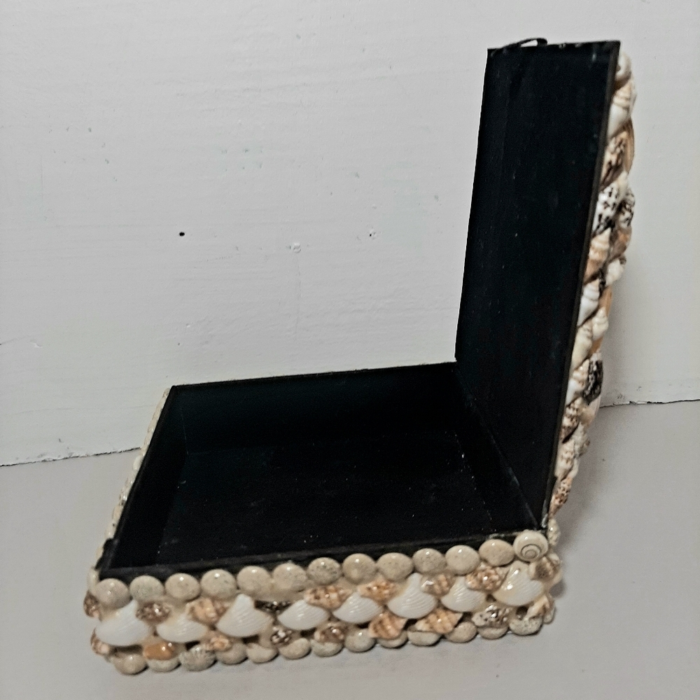 Seashell Decor Box Perfect Condition. - Picture 5 of 7